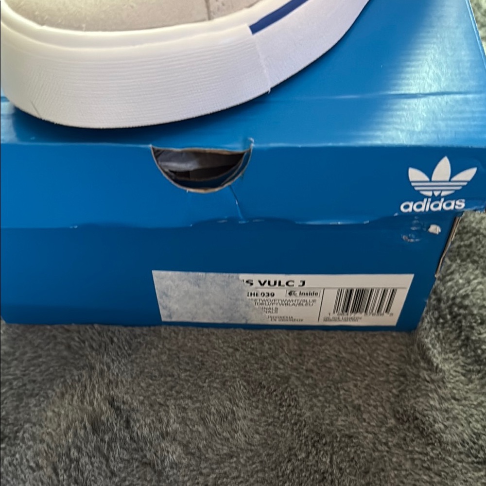 Adidas Grey and white Sneakers NWT 4.5 Campus - Picture 2 of 5